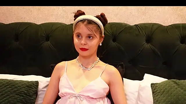 MilenaLyn online show from 02-11-25, 08:15