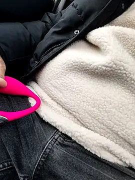 sansan2411 online show from 11-26-25, 01:45