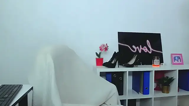 Lia Benini online show from 01-29-25, 07:32