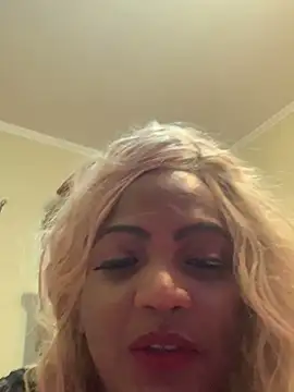 Snapshot of The-Beyonce chatting on 01-02-25, 03:37 The-Beyonce online show from 01-02-25, 03:37