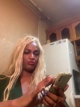 Snapshot of The-Beyonce chatting on 01-05-25, 04:38 The-Beyonce online show from 01-05-25, 04:38