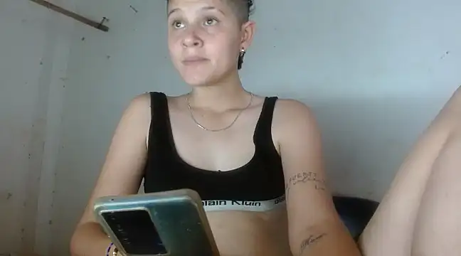 Snapshot of _amira_dalila chatting on 12-27-24, 06:42 amira dalila online show from 12-27-24, 06:42