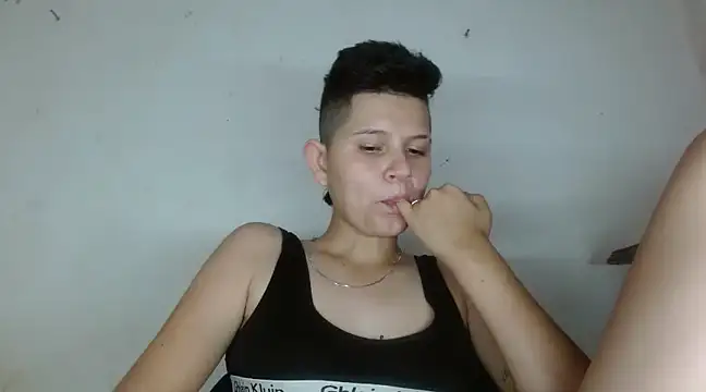 Snapshot of _amira_dalila chatting on 12-28-24, 06:08 amira dalila online show from 12-28-24, 06:08