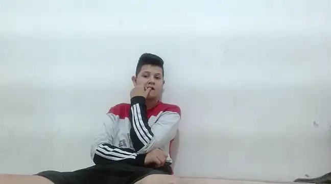 Snapshot of _amira_dalila chatting on 01-05-25, 04:47 amira dalila online show from 01-05-25, 04:47