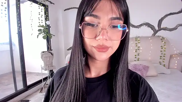 RoseCassie online show from 10-28-25, 01:47