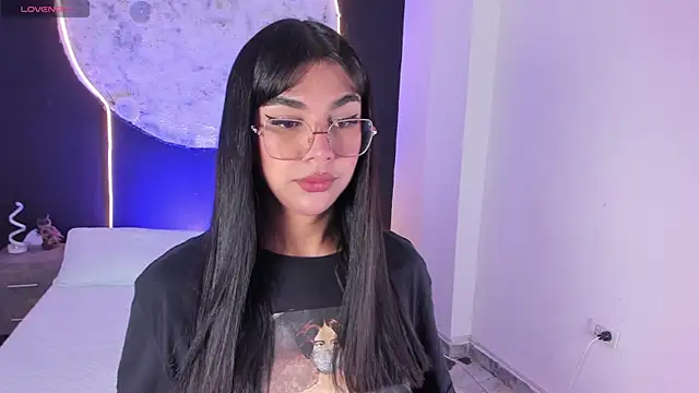 RoseCassie online show from 11-28-25, 01:14