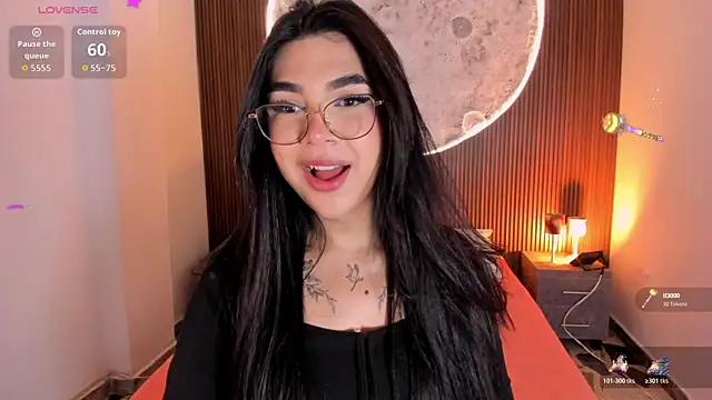 Snapshot of RoseCassie chatting on 05-07-26, 01:38 RoseCassie online show from 05-07-26, 01:38