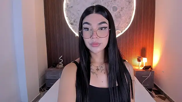 Snapshot of RoseCassie chatting on 05-08-26, 01:05 RoseCassie online show from 05-08-26, 01:05