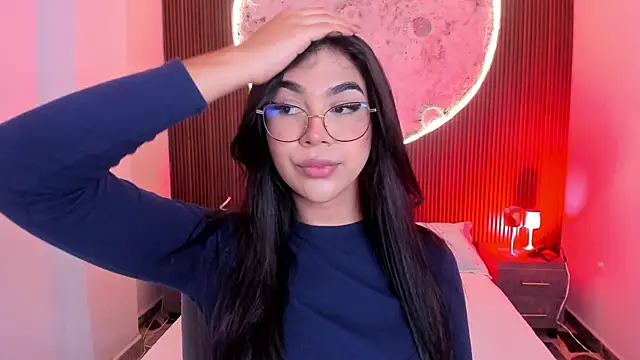 Snapshot of RoseCassie chatting on 05-10-26, 02:33 RoseCassie online show from 05-10-26, 02:33