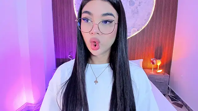 Snapshot of RoseCassie chatting on 05-25-26, 02:23 RoseCassie online show from 05-25-26, 02:23