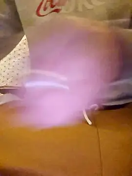 Snapshot of Kingqueen696 chatting on 01-08-26, 01:46 Kingqueen696 online show from 01-08-26, 01:46