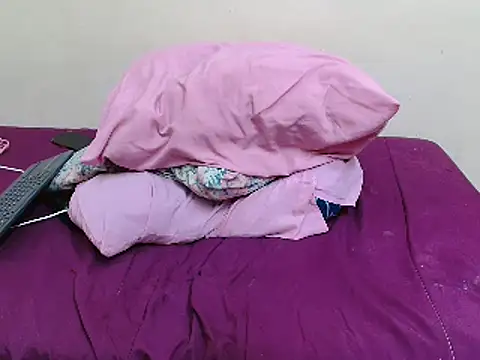 Snapshot of beverlyxxxx chatting on 12-19-24, 05:50 beverlyxxxx online show from 12-19-24, 05:50