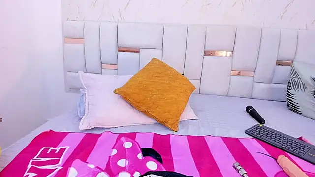 celeste smmith  online show from 02-06-26, 03:55