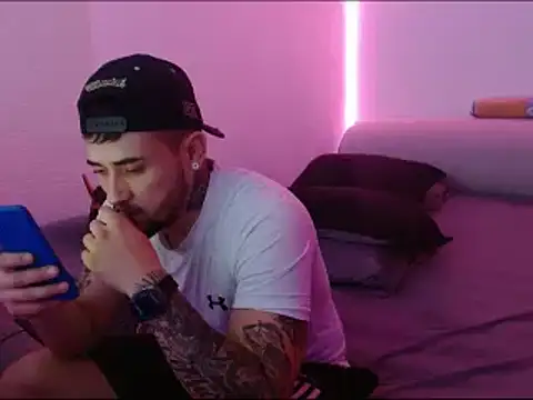 Snapshot of miia-liiam chatting on 01-09-25, 05:02 miia-liiam online show from 01-09-25, 05:02