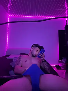 Snapshot of miia-liiam chatting on 01-16-25, 08:33 miia-liiam online show from 01-16-25, 08:33