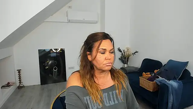 Aileen Stone online show from 09-17-25, 02:19