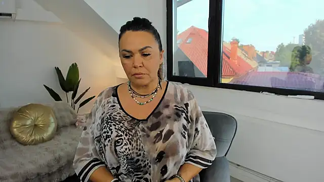 Snapshot of Aileen_Stone chatting on 07-17-26, 04:45 Aileen Stone online show from 07-17-26, 04:45