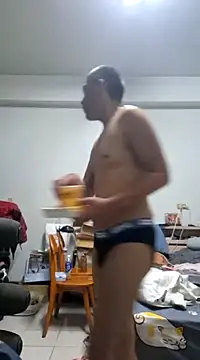 Snapshot of bb770504 chatting on 12-20-24, 01:00 bb770504 online show from 12-20-24, 01:00