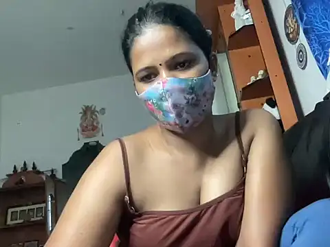 Tamil Sanjana  online show from 10-31-25, 01:17