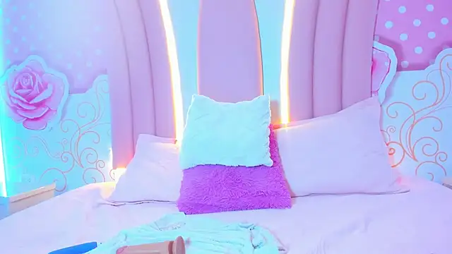 Lily Martinez online show from 01-26-25, 02:03