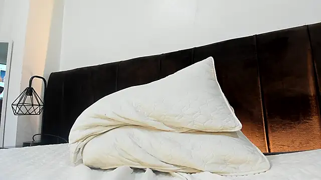 Snapshot of AbrilSonne chatting on 03-19-25, 04:57 AbrilSonne online show from 03-19-25, 04:57