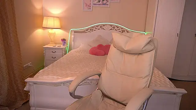 LexxiJoy online show from 03-18-25, 01:42