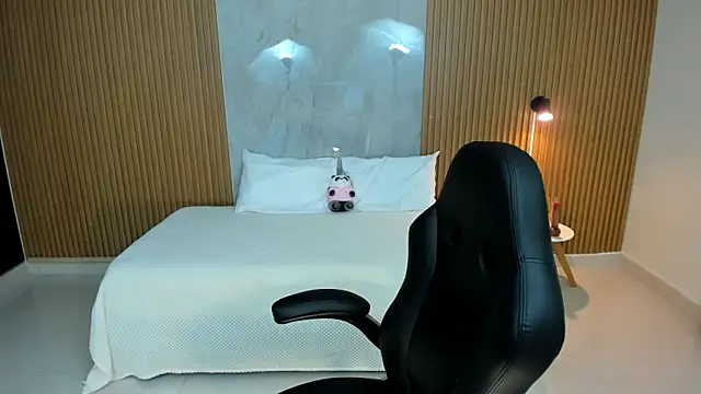 martina roldam online show from 10-28-25, 10:01