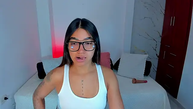 martina roldam online show from 04-20-26, 03:09