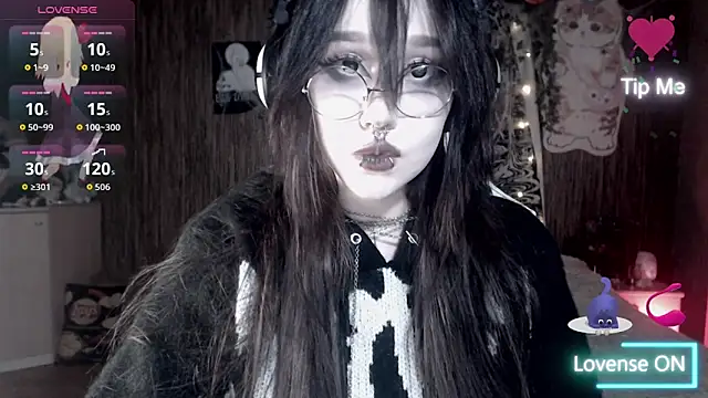 Snapshot of chloe_crystall_killer chatting on 10-25-25, 06:35 chloe crystall killer online show from 10-25-25, 06:35