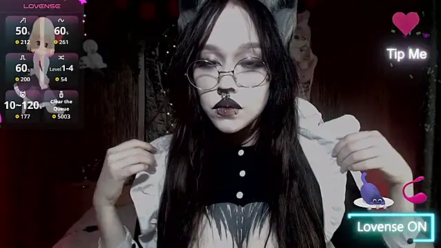 Snapshot of chloe_crystall_killer chatting on 10-31-25, 07:15 chloe crystall killer online show from 10-31-25, 07:15