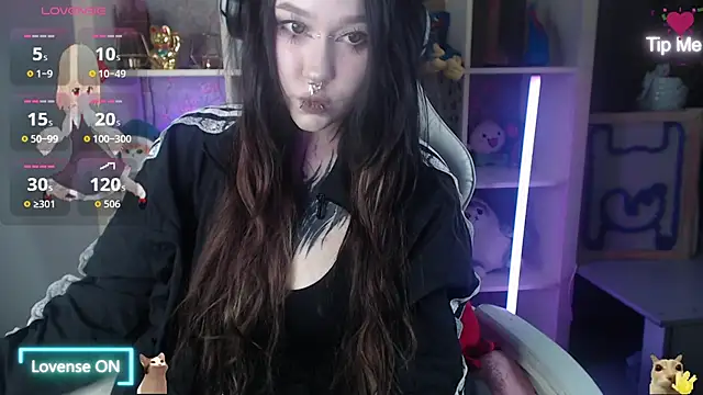 Snapshot of chloe_crystall_killer chatting on 06-14-26, 01:46 chloe crystall killer online show from 06-14-26, 01:46