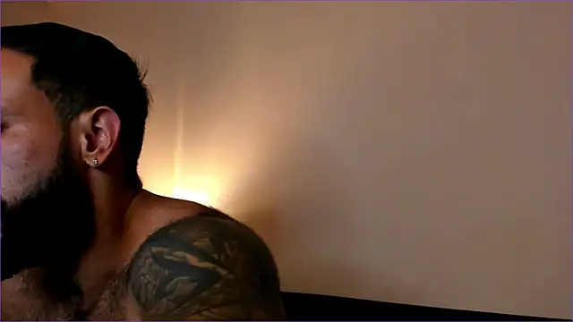 Snapshot of BradLeon_ chatting on 10-06-25, 06:49 BradLeon online show from 10-06-25, 06:49