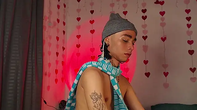 Snapshot of seven7xis chatting on 02-18-25, 04:58 seven7xis online show from 02-18-25, 04:58