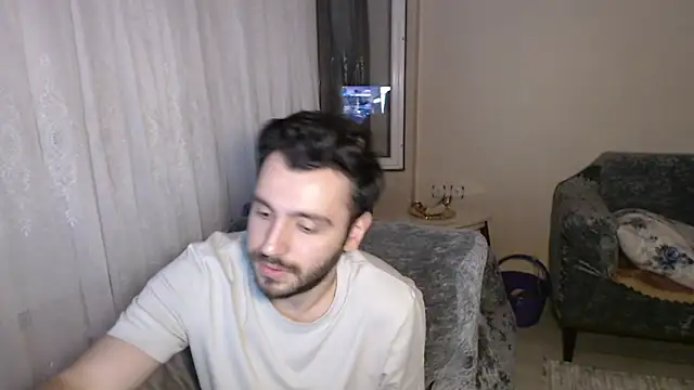 Snapshot of handsomeee04 chatting on 06-11-26, 10:19 handsomeee04 online show from 06-11-26, 10:19