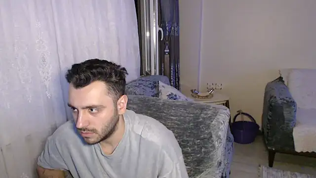 Snapshot of handsomeee04 chatting on 06-17-26, 10:21 handsomeee04 online show from 06-17-26, 10:21