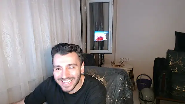 Snapshot of handsomeee04 chatting on 07-04-26, 11:44 handsomeee04 online show from 07-04-26, 11:44