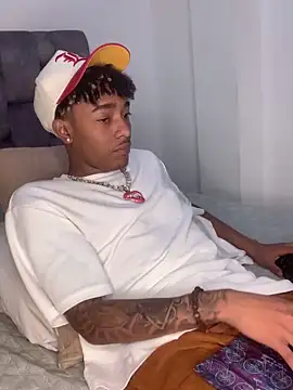 Boy cock18 online show from 02-17-25, 12:21