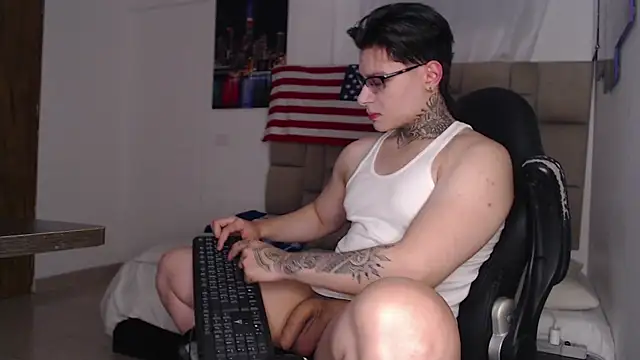 DennisWalkerr online show from 01-04-25, 01:31