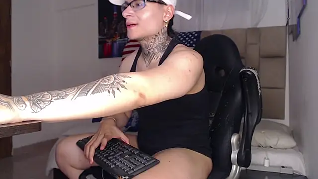 DennisWalkerr online show from 01-12-25, 03:49