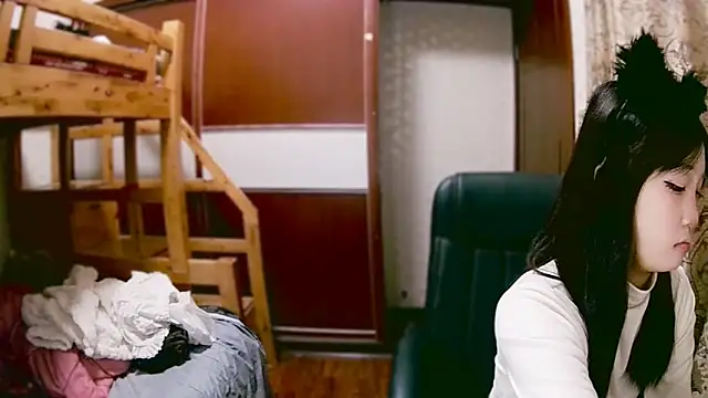 Snapshot of lulu-2002 chatting on 12-27-24, 01:18 lulu-2002 online show from 12-27-24, 01:18