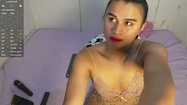 Snapshot of Mara-Bella chatting on 06-25-26, 02:11 Mara-Bella online show from 06-25-26, 02:11