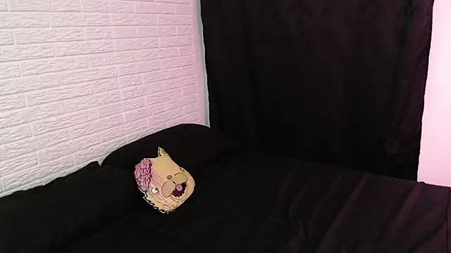 Snapshot of rousstattoo chatting on 01-21-25, 03:15 rousstattoo online show from 01-21-25, 03:15