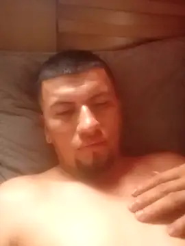 Snapshot of restrepo99 chatting on 11-08-25, 05:01 restrepo99 online show from 11-08-25, 05:01