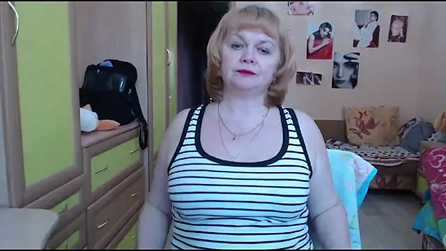 Snapshot of vixey_fox chatting on 02-06-25, 12:59 vixey fox online show from 02-06-25, 12:59