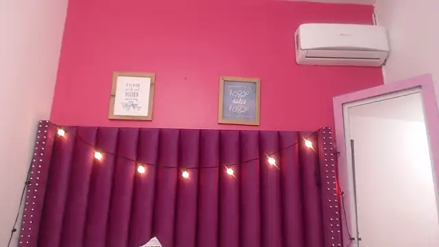 Snapshot of MommyHelpsmee chatting on 02-26-25, 06:37 MommyHelpsmee online show from 02-26-25, 06:37