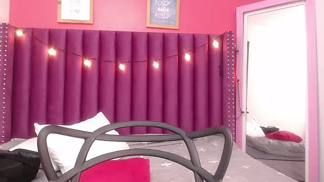 Snapshot of MommyHelpsmee chatting on 02-26-25, 09:42 MommyHelpsmee online show from 02-26-25, 09:42