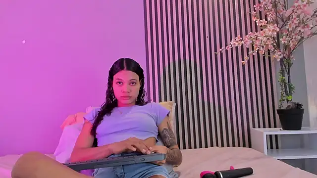 Snapshot of GysellHanson chatting on 02-18-26, 11:39 GysellHanson online show from 02-18-26, 11:39