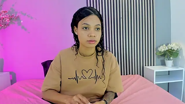 Snapshot of GysellHanson chatting on 02-25-26, 11:53 GysellHanson online show from 02-25-26, 11:53