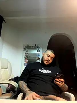 El Titan1998 online show from 10-26-25, 12:05