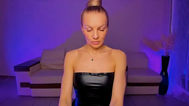 Oliva Candy online show from 04-19-26, 09:17